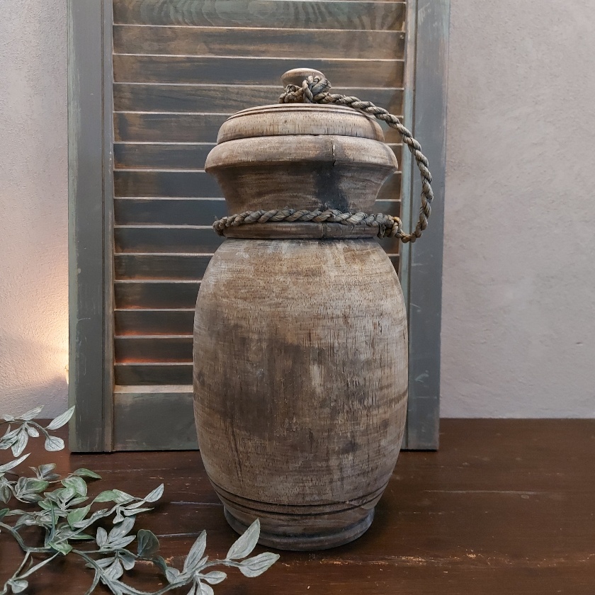 Nepalese pot met deksel 34 cm hoog