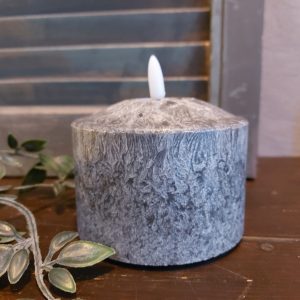 Zwarte led kaars met een doorsnede van 10 cm van het merk Mansion Atmosphere.