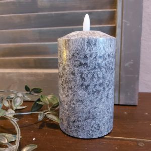 Zwarte led kaars met een doorsnede van 7,5 cm van het merk Mansion Atmosphere.