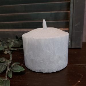 Witte led kaars met een doorsnede van 10 cm van het merk Mansion Atmosphere.