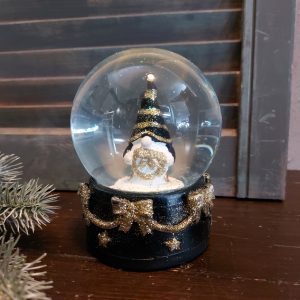 Schudbol van glas met daarin sneeuw en een Gnome, van het merk Mansion Atmosphere.