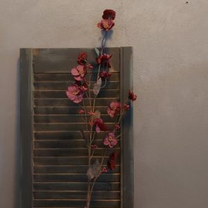 Hibiscus kunstbloem in een donker rode kleur van het merk Sylxz van Brynxz.