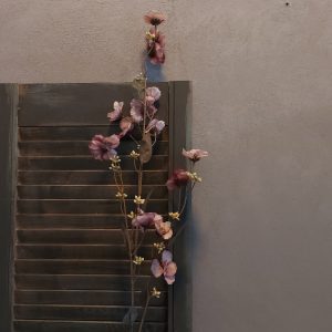 Hibiscus kunstbloem in een oud roze kleur van het merk Sylxz van Brynxz.