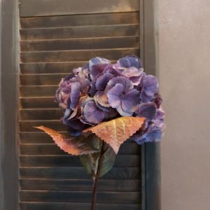 Hortensia kunstbloem in een blauwpaarse kleur van het merk Sylxz van Brynxz.