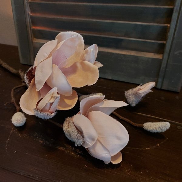 Magnolia kunstbloem in een zachte poeder roze van het merk Countryfield.