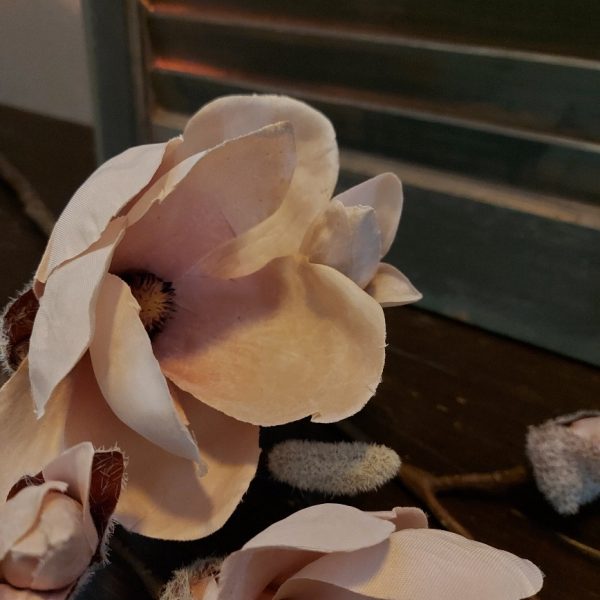 Magnolia kunstbloem in een zachte poeder roze van het merk Countryfield.