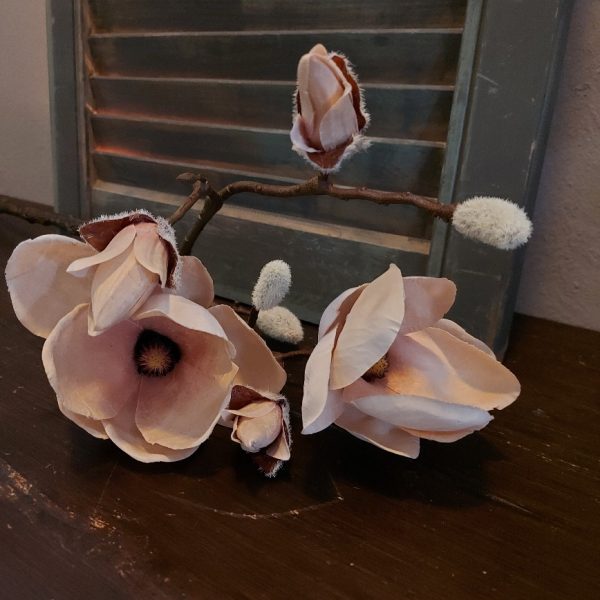 Magnolia kunstbloem in een zachte poeder roze van het merk Countryfield.