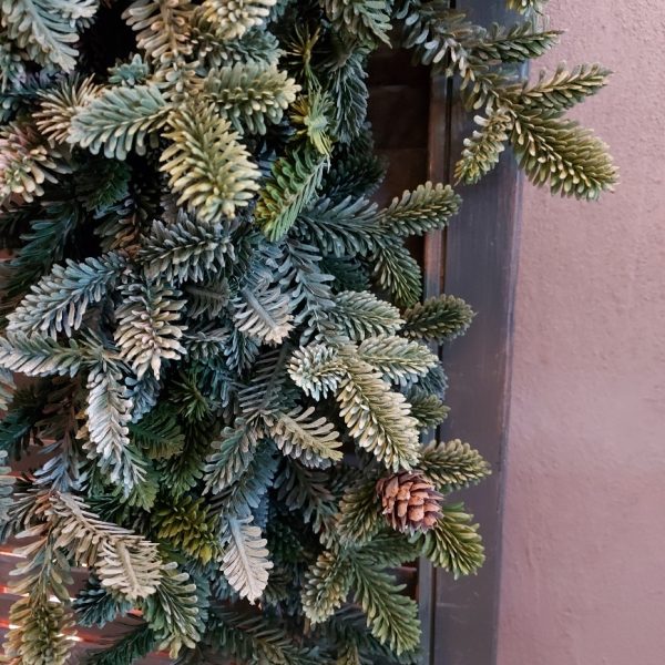 Grote kerst toef met dennentakken en dennenappels van het merk Countryfield.