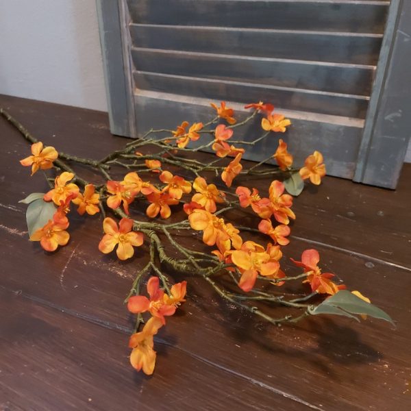 Twijg met oranje Malus appelbloesem zijdenbloemen van het merk Countryfield.