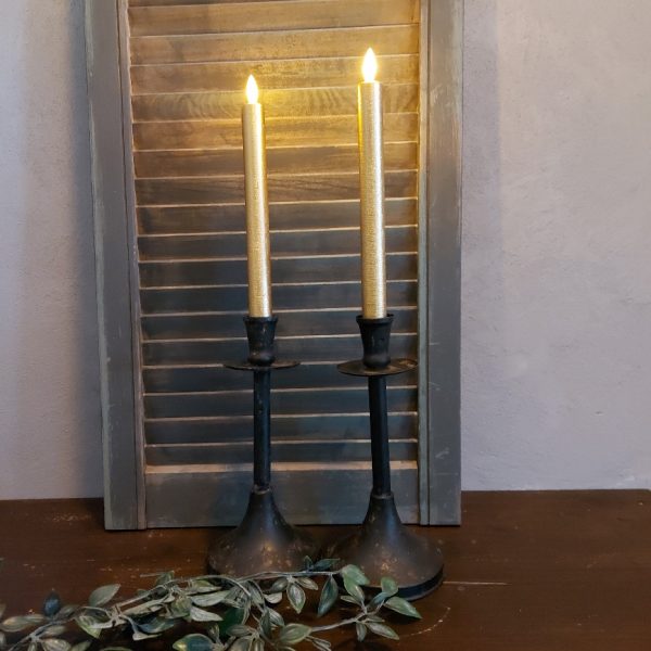 Set van twee goudkleurige dinerkaarsen op batterij met afstandsbediening, van het merk Countryfield.
