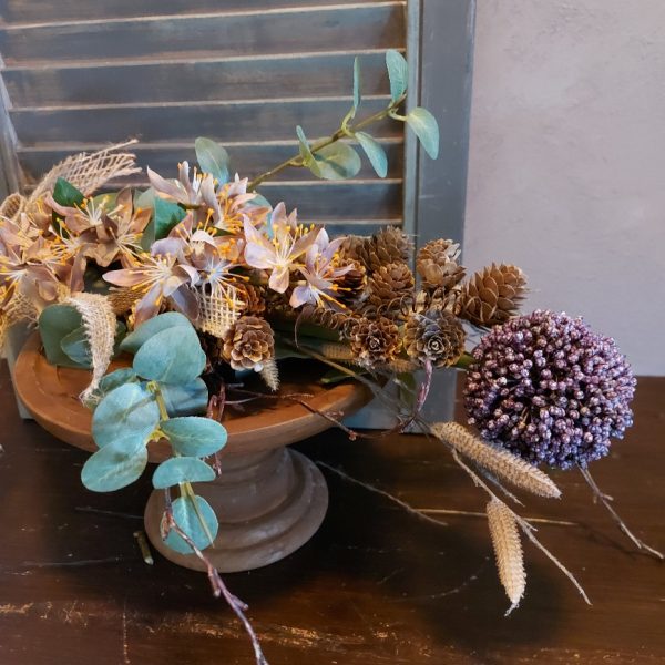 Hand gebonden toef met herfstbloemen van zijde. Exclusief verkrijgbaar bij Creatieve Decoraties Voor Jou.