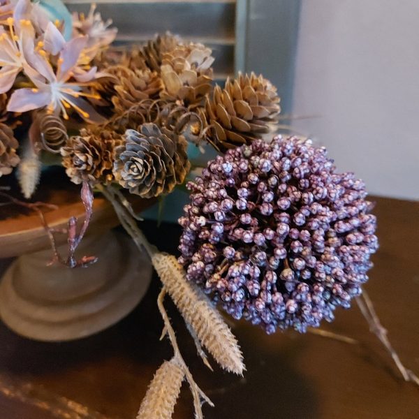 Hand gebonden toef met herfstbloemen van zijde. Exclusief verkrijgbaar bij Creatieve Decoraties Voor Jou.