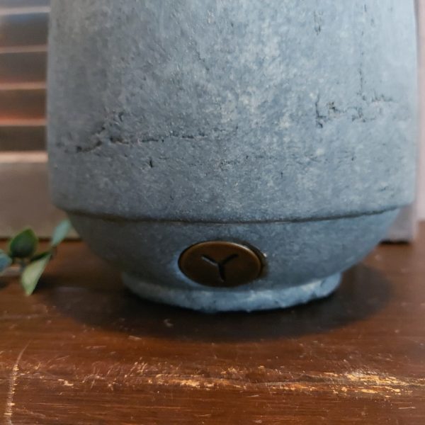 Bloempot van aardewerk in betonlook, van het merk Brynxz uit de serie Majestic Vintage.