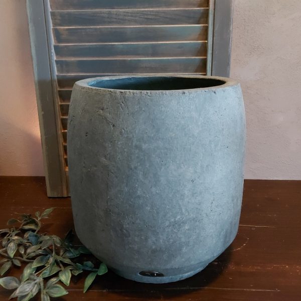 Bloempot van aardewerk in betonlook, van het merk Brynxz uit de serie Majestic Vintage.