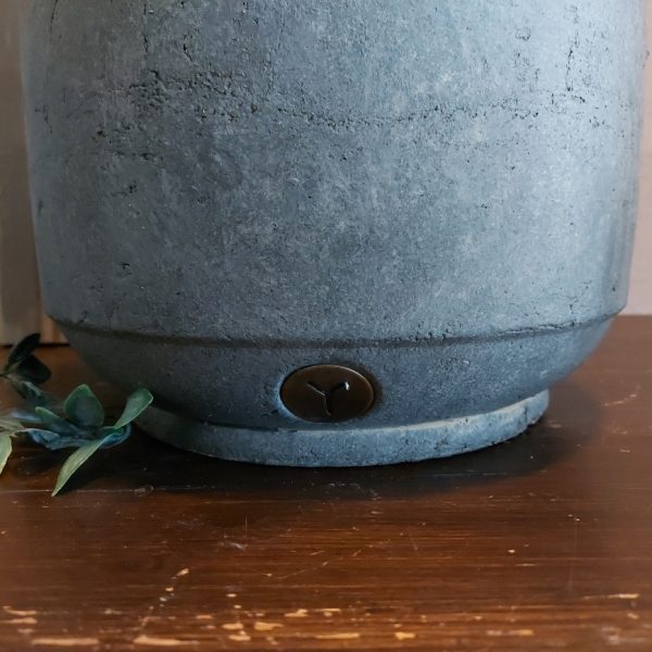Bloempot van aardewerk in betonlook, van het merk Brynxz uit de serie Majestic Vintage.