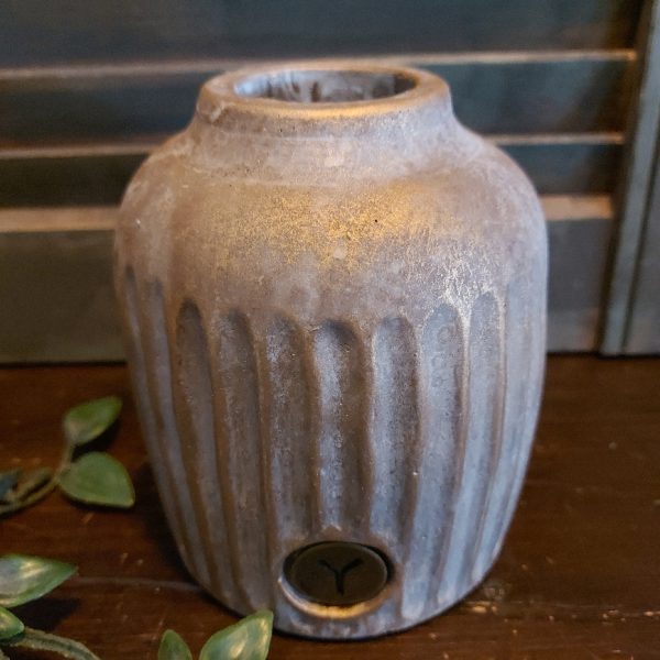 Bloemvaas van aardewerk in zachte kleurtinten, van het merk Brynxz uit de serie Jewel.