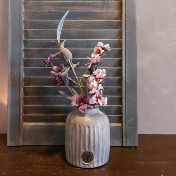 Bloemvaas van aardewerk in zachte kleurtinten, van het merk Brynxz uit de serie Jewel.