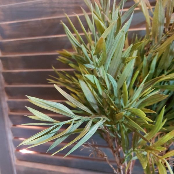 Bamboe kunstplant met lang spits blad, van het merk Brynxz.