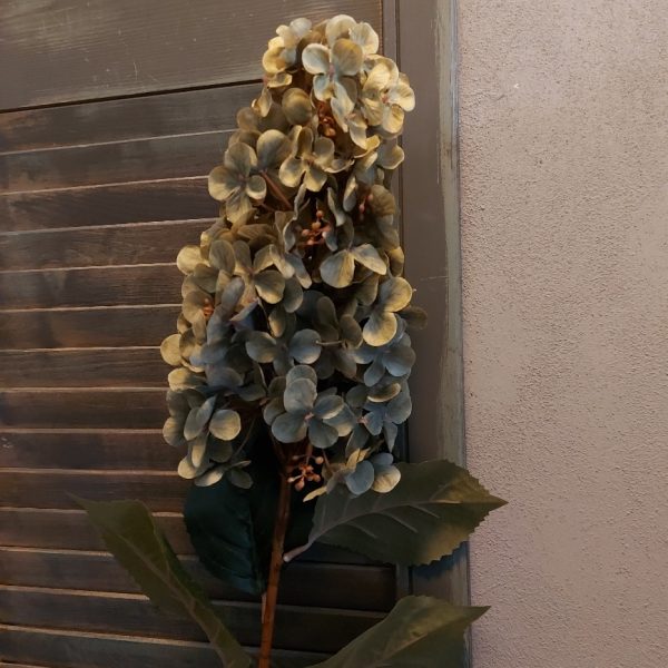 Pluim hortensia kunstbloem in een vaal groene kleur van het merk Sylxz van Brynxz.