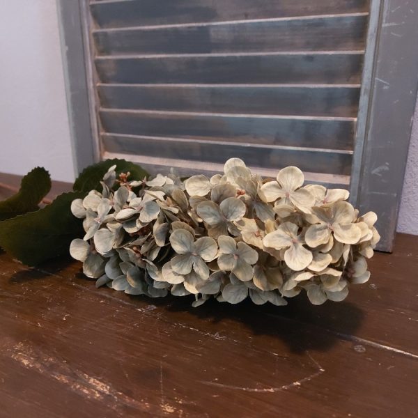 Pluim hortensia kunstbloem in een vaal groene kleur van het merk Sylxz van Brynxz.