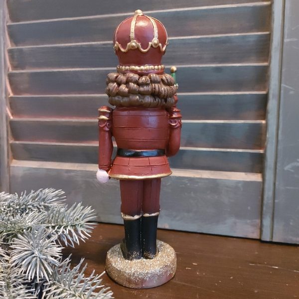 Notenkraker kerstdecoratie van aardewerk met een scepter, van het merk Mansion Atmosphere.
