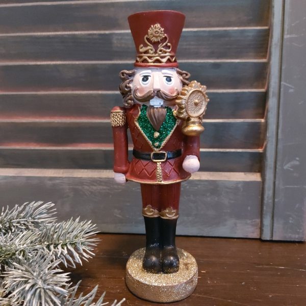 Notenkraker kerstdecoratie van aardewerk met een scepter, van het merk Mansion Atmosphere.