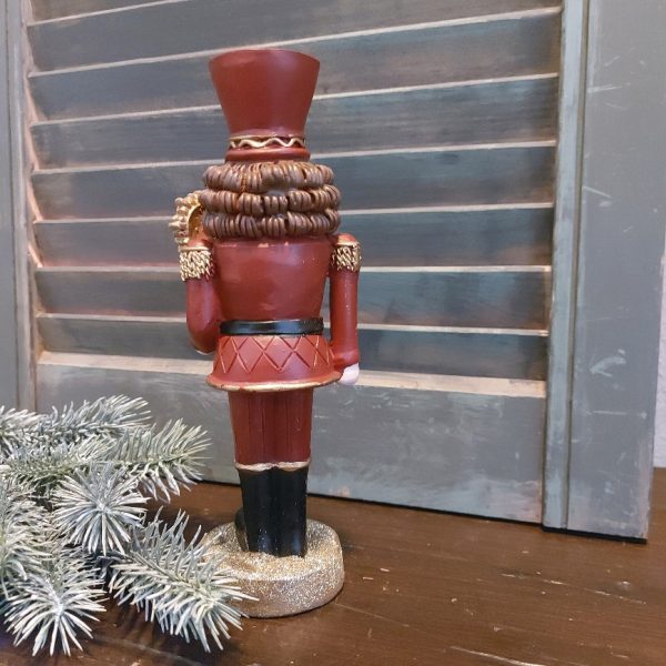 Notenkraker kerstdecoratie van aardewerk met een scepter, van het merk Mansion Atmosphere.