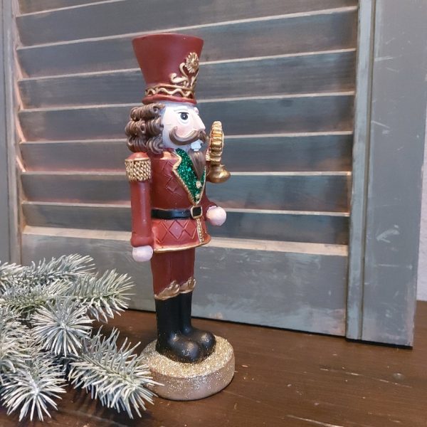 Notenkraker kerstdecoratie van aardewerk met een scepter, van het merk Mansion Atmosphere.