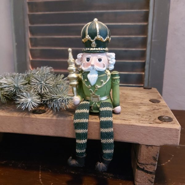 Notenkraker randzitter kerstdecoratie van aardewerk met een scepter, van het merk Mansion Atmosphere.