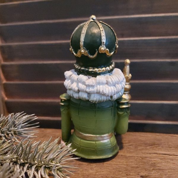 Notenkraker randzitter kerstdecoratie van aardewerk met een scepter, van het merk Mansion Atmosphere.