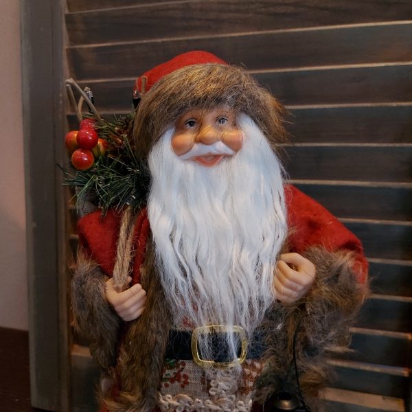 Grote kerstman met LED verlichting, gekleed in een rood vilten pak, van het merk Countryfield.