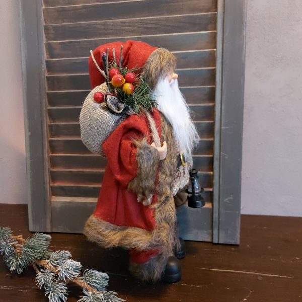 Grote kerstman met LED verlichting, gekleed in een rood vilten pak, van het merk Countryfield.