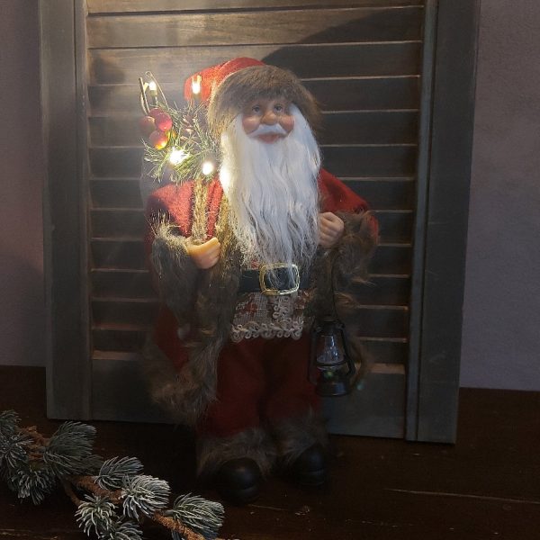 Grote kerstman met LED verlichting, gekleed in een rood vilten pak, van het merk Countryfield.