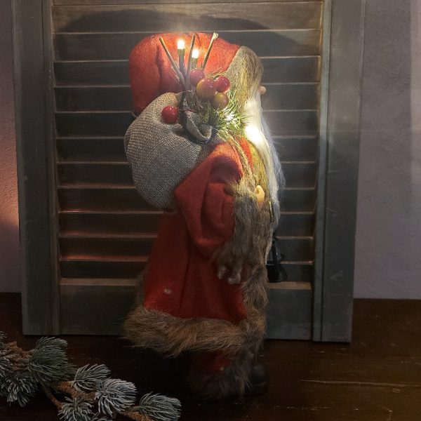 Grote kerstman met LED verlichting, gekleed in een rood vilten pak, van het merk Countryfield.