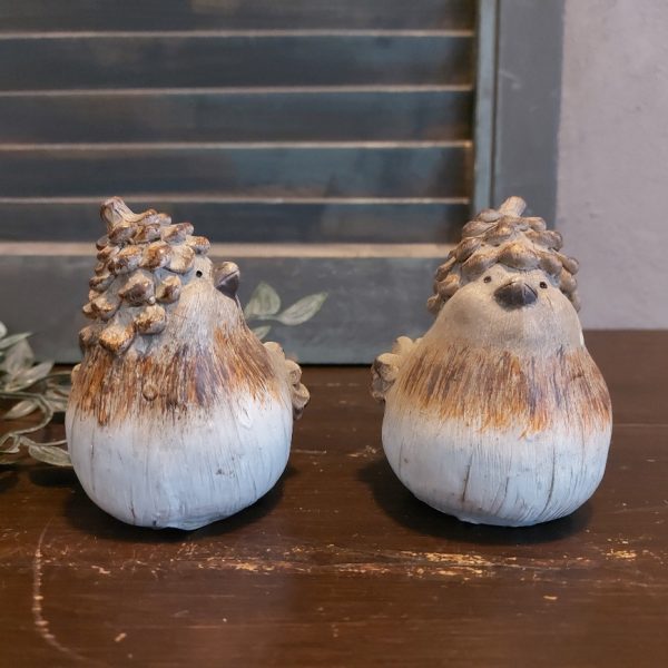 Set van twee vogels van Polystone in zachte bruintinten, van het merk Countryfield.