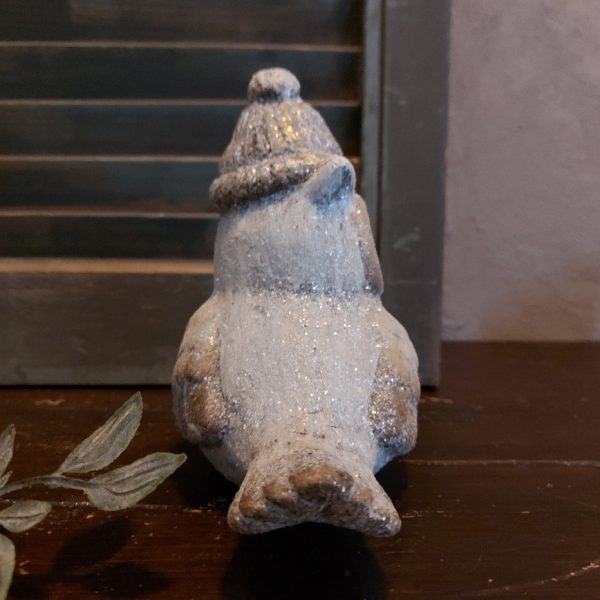 Uiltje van aardewerk in zachte winter pasteltinten, van het merk Countryfield.