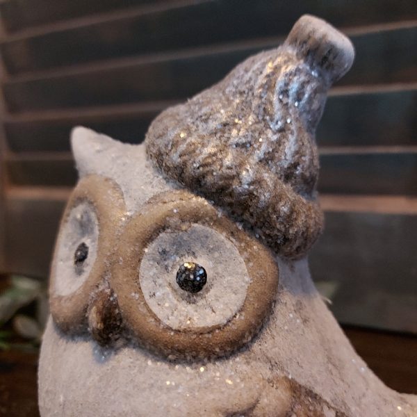 Uiltje van aardewerk in zachte winter pasteltinten, van het merk Countryfield.
