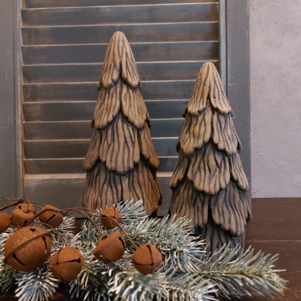 Kerstboom van aardewerk in een warm bruine gemêleerde kleur, van het merk Brynxz uit de serie Majestic Brown.