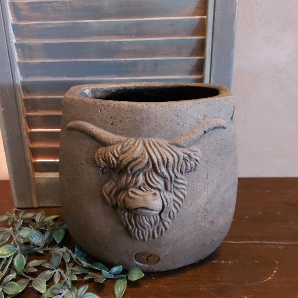 Ovale bloempot van aardewerk in een warm bruine kleur, van het merk Brynxz uit de serie Majestic Brown.