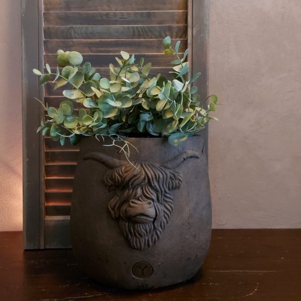 Ovale bloempot van aardewerk in een warm bruine kleur, van het merk Brynxz uit de serie Majestic Brown.