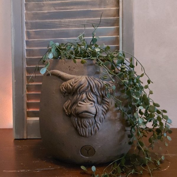 Ovale bloempot van aardewerk in een warm bruine kleur, van het merk Brynxz uit de serie Majestic Brown.