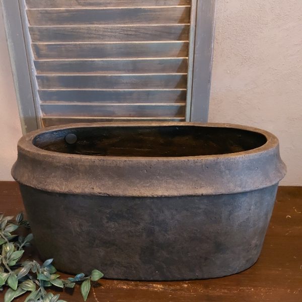 Ovale bloempot van aardewerk in een warm bruine kleur, van het merk Brynxz uit de serie Majestic Brown.