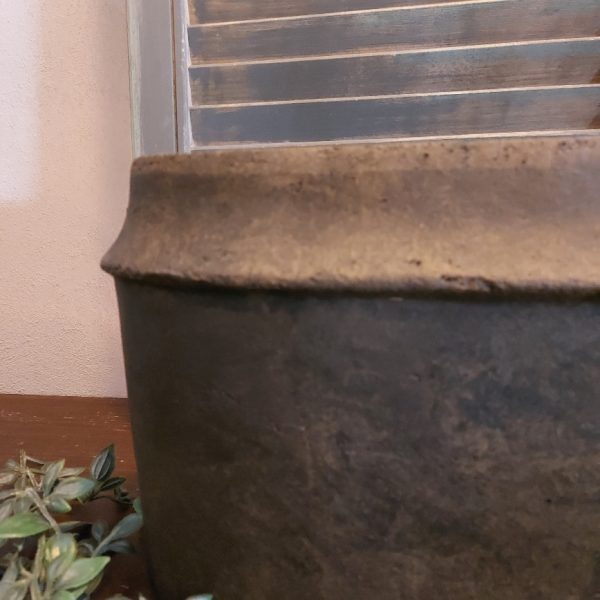 Ovale bloempot van aardewerk in een warm bruine kleur, van het merk Brynxz uit de serie Majestic Brown.
