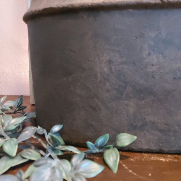 Ovale bloempot van aardewerk in een warm bruine kleur, van het merk Brynxz uit de serie Majestic Brown.