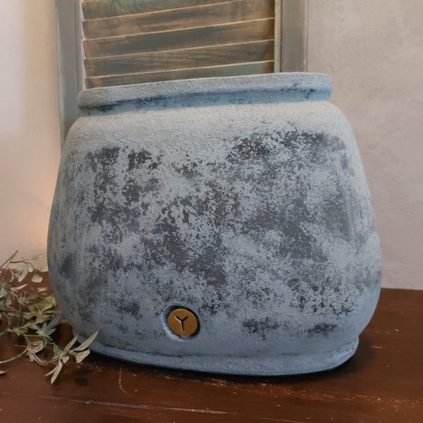 Ovale bloempot van aardewerk in een mat grijze kleur, van het merk Brynxz uit de serie Stone Black.