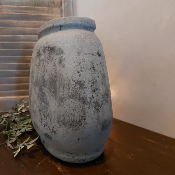 Ovale bloempot van aardewerk in een mat grijze kleur, van het merk Brynxz uit de serie Stone Black.