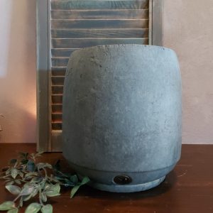 Bloempot van aardewerk in betonlook, van het merk Brynxz uit de serie Majestic Vintage.