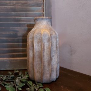 Bloemvaas van aardewerk in zachte kleurtinten, van het merk Brynxz uit de serie Jewel.