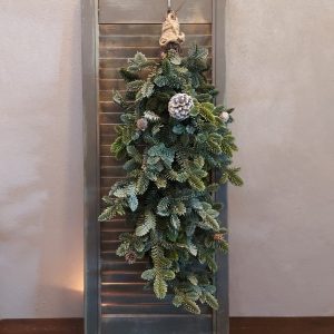 Grote kerst toef met dennentakken en dennenappels van het merk Countryfield.