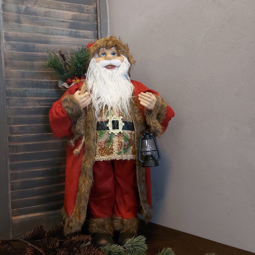 Grote kerstman met LED verlichting, gekleed in een rood vilten pak, van het merk Countryfield.